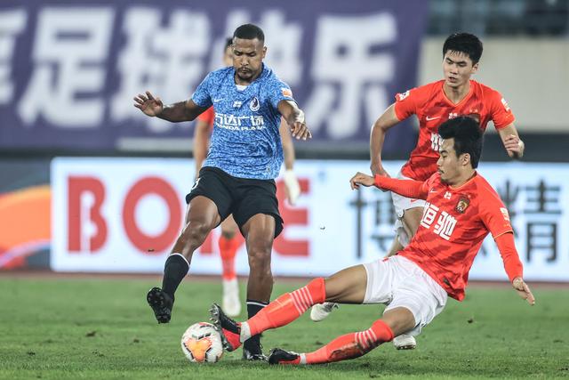 抽签前尤斯特与塞雷佐会面引阿尔瓦雷斯转会猜测